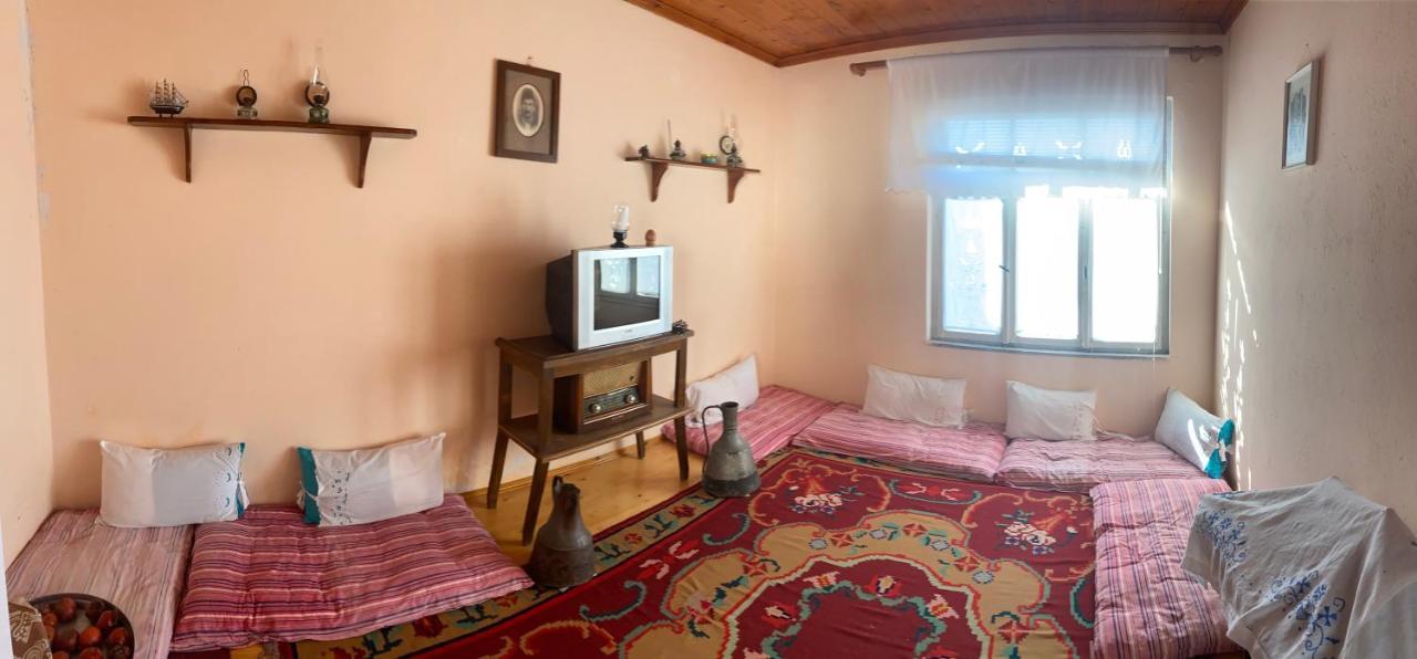 Vila Llulla Krujë Exterior foto