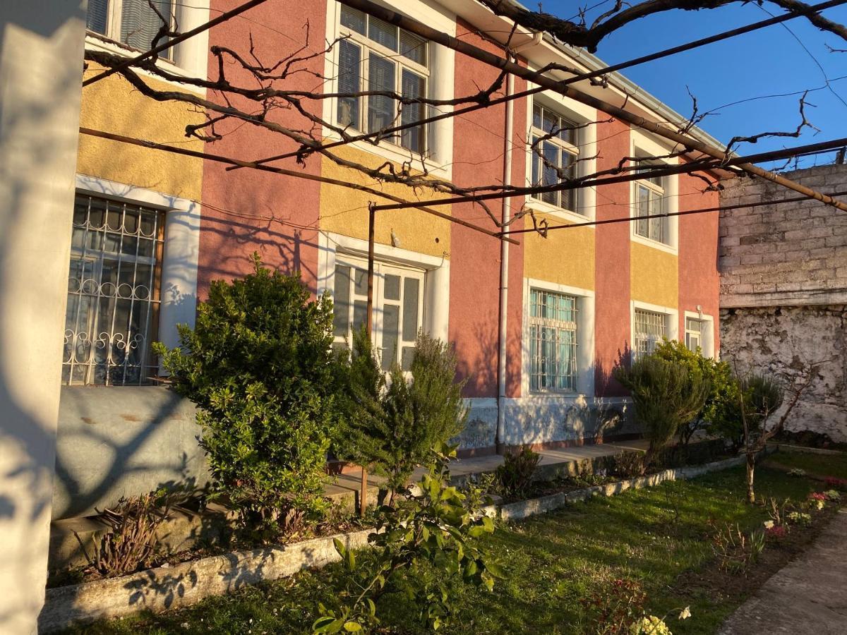 Vila Llulla Krujë Exterior foto