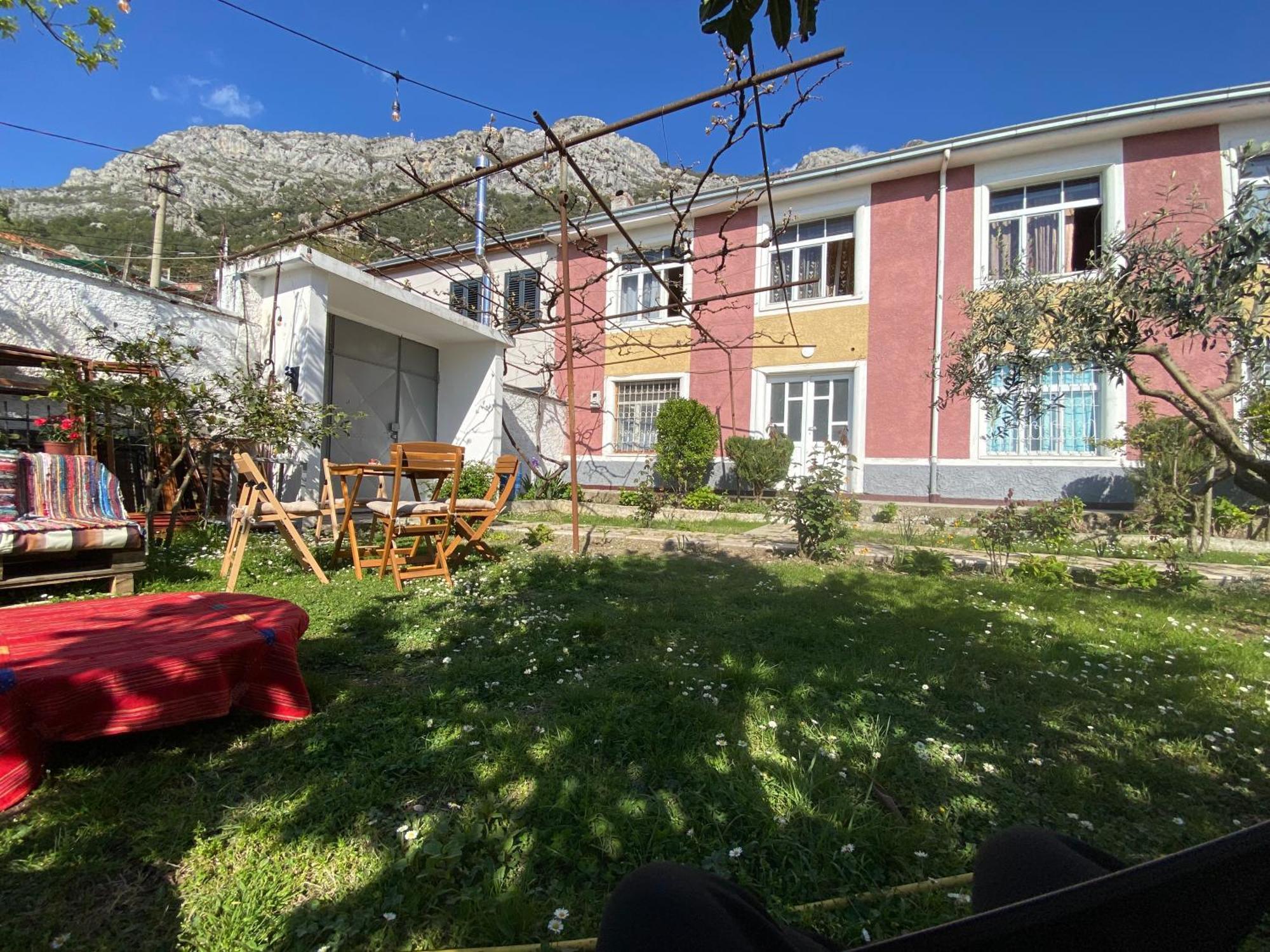 Vila Llulla Krujë Exterior foto
